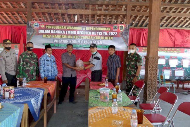 Sebanyak 10 ribu ekor benih ikan nila ditebarkan di kolam Karang Taruna Desa Nanggulan