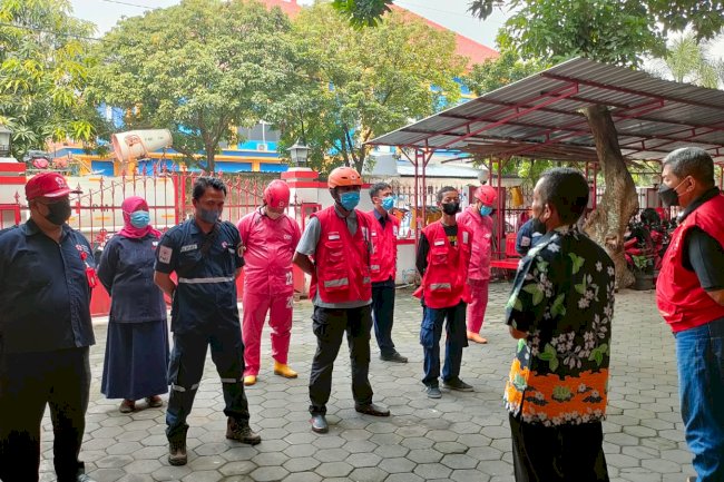 Siaga PMK, relawan Giat penyemprotan di Pasar Hewan 
