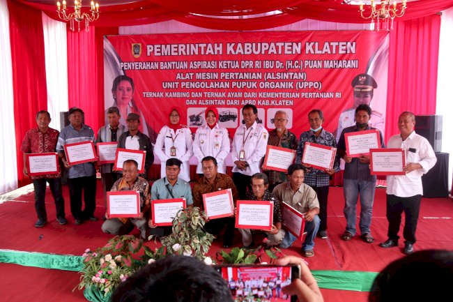 Penyerahan Puluhan ALSINTAN oleh Bupati Klaten