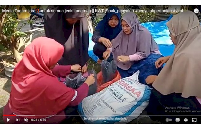 Pembuatan Media Tanam oleh KWT Anugrah