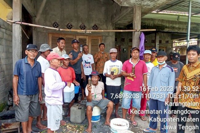 Pembuatan biosaka  oleh Petani Karangtalun Kecamatan Karangdowo