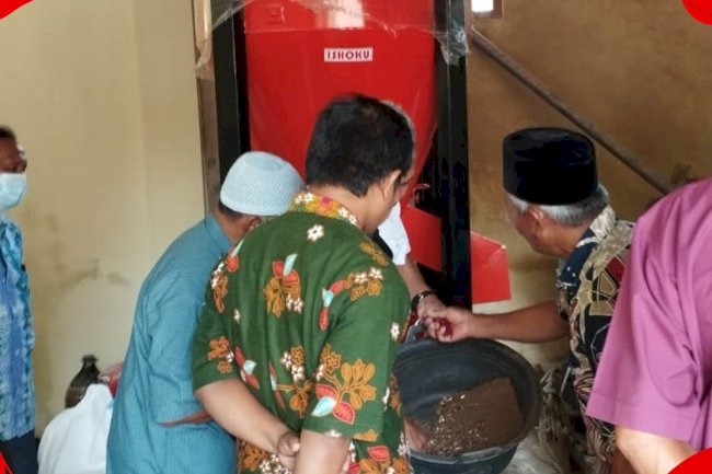 Pelatihan & uji kapasitas alat pembuat pakan ternak DKPP