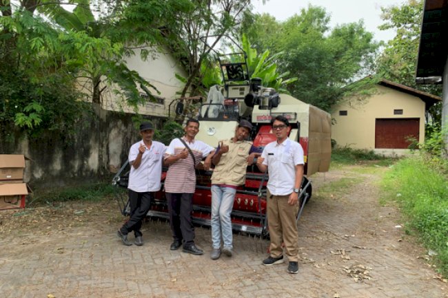 Penyerahan Bantuan Combine Harvester kepada Kelompok Tani Sedyo Mulyo II, Desa Karangturi