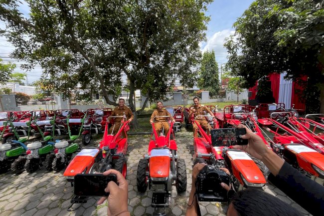 DKPP Klaten Salurkan Bantuan Hibah Rp 10,6 Miliar & Luncurkan Aplikasi SIMAS TAMPAN.