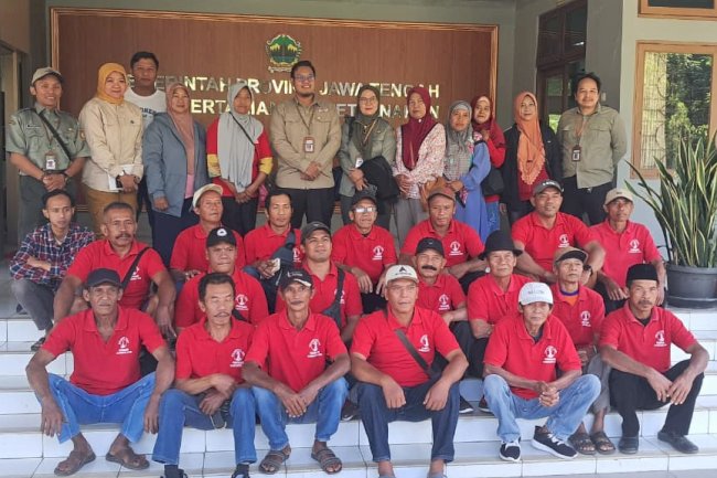 KUNJUNGAN POKTAN PUSPASARI KE BALAI INSEMINASI BUATAN (BIB) UNGARAN PROV JATENG