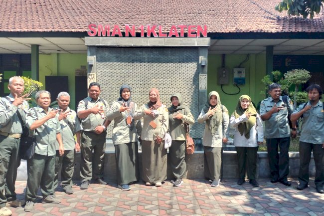 CO-Kurikuler Kelas 10 sebanyak 11 kelas Belajar Budidaya Sayuran Manfaatkan Lahan Sisa Masjid Belakang Sekolah