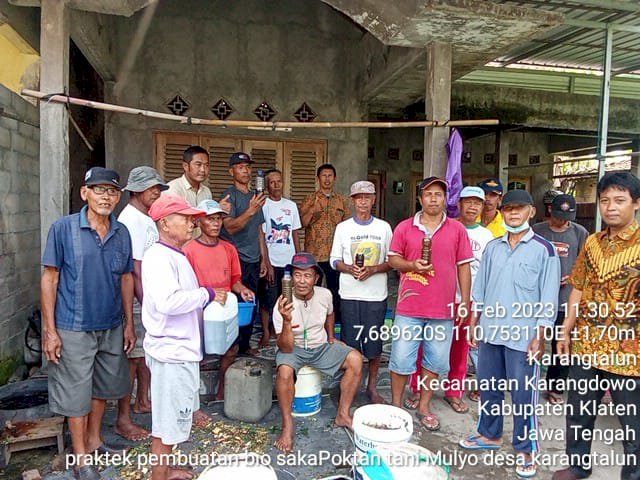 Pembuatan biosaka  oleh Petani Karangtalun Kecamatan Karangdowo