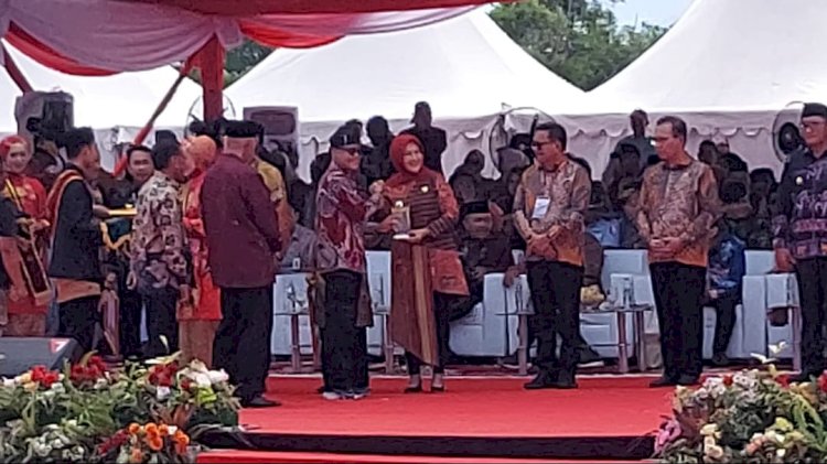 Bupati Klaten mendapatkan Penghargaan Menteri Pertanian