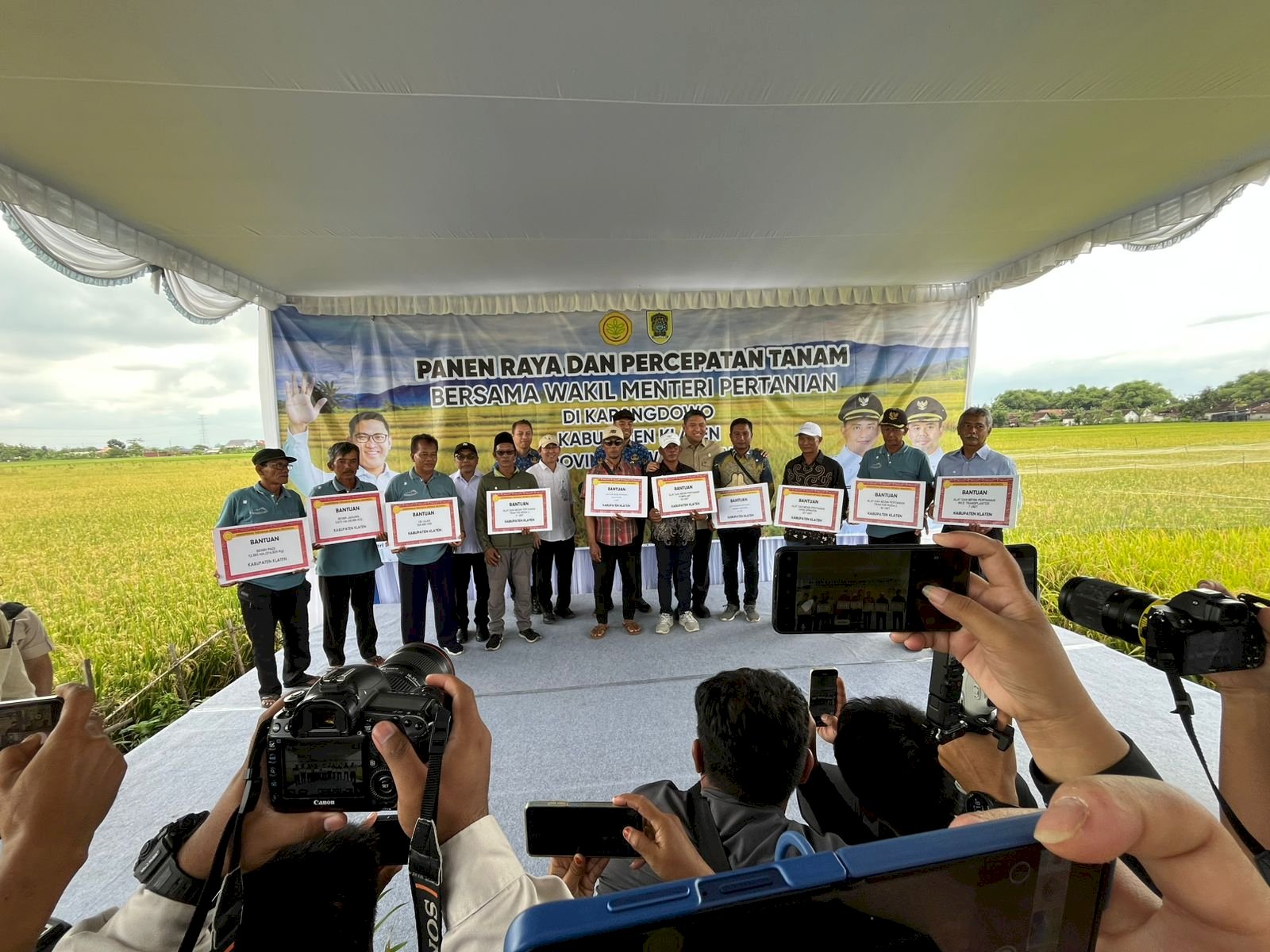Panen Raya dan Percepatan Tanam Bersama Wakil Menteri Pertanian Bapak Sudaryono di Kecamatan Karangdowo, Klaten