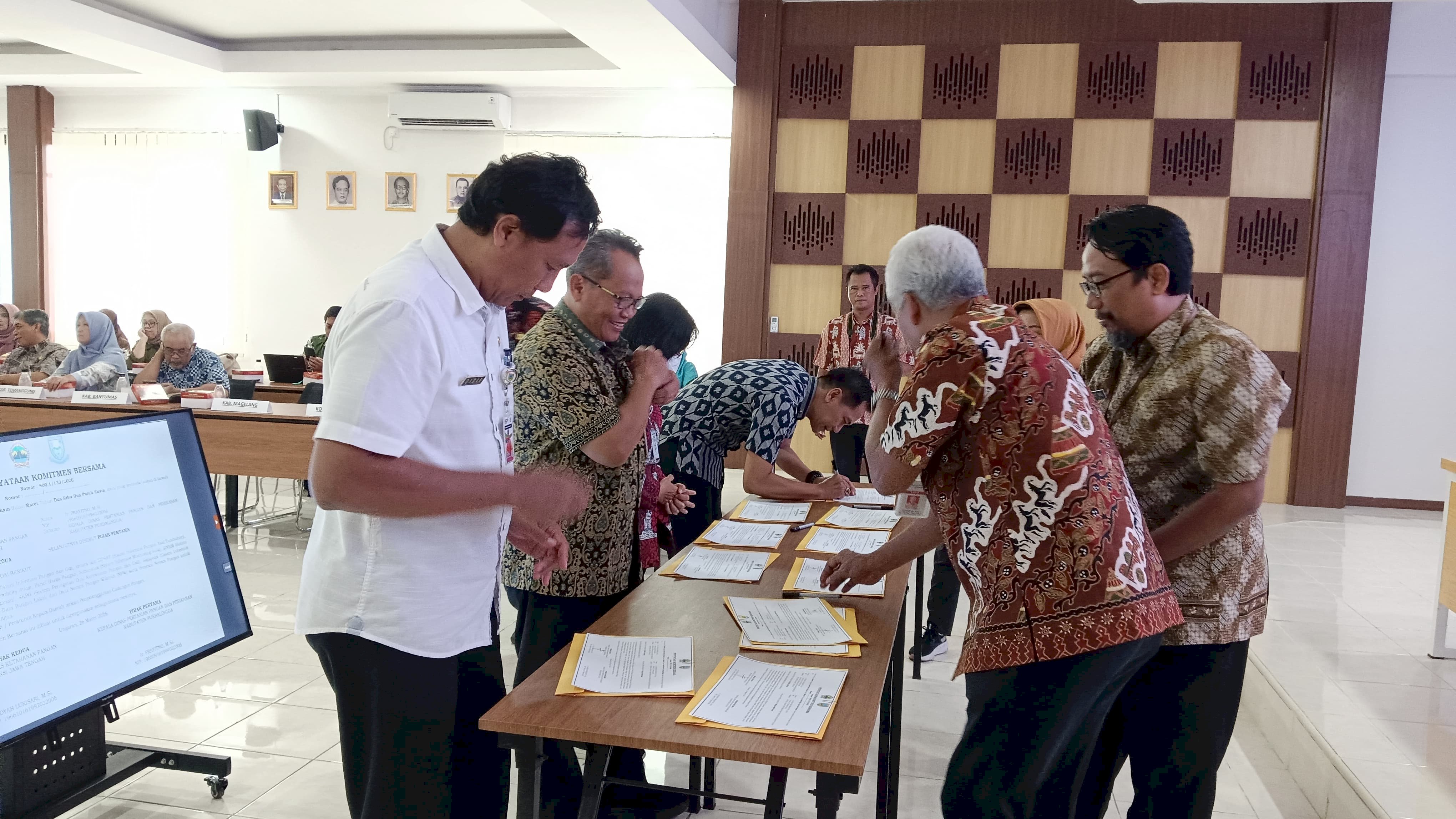 PENANDATANGANAN KOMITMEN BERSAMA PEMANTAPAN KETAHANAN PANGAN JAWA TENGAH