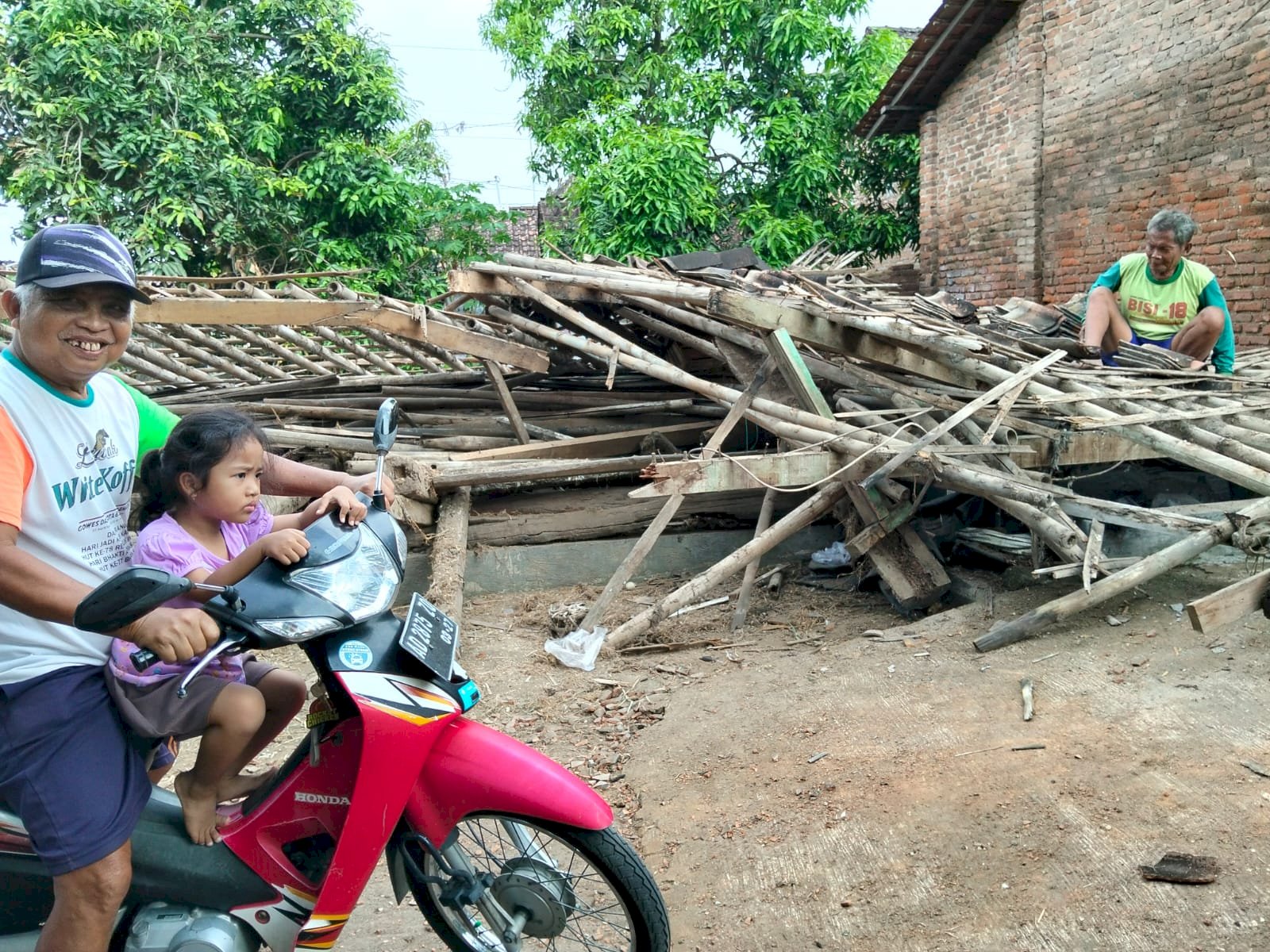 TINDAK LANJUT PEMERIKSAAN KANDANG SAPI AMBRUK
