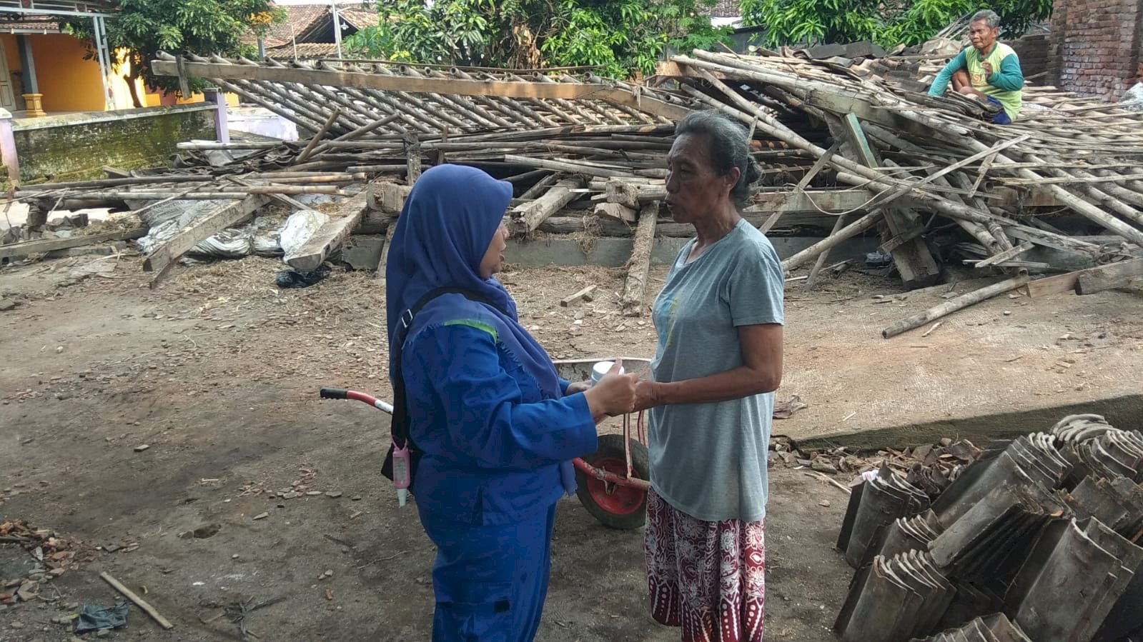 TINDAK LANJUT PEMERIKSAAN KANDANG SAPI AMBRUK
