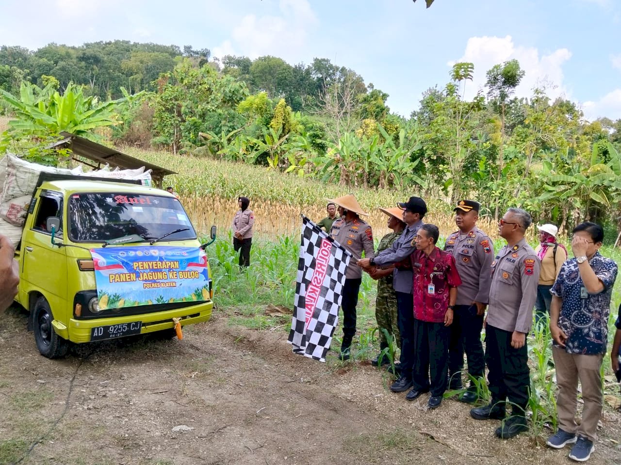 KEPALA DKPP KLATEN MENDAMPINGI KAPOLRES PANEN RAYA JAGUNG SERENTAK KUARTAL II