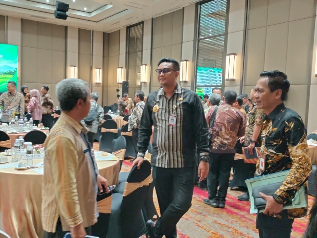KEPALA DKPP DAMPINGI BUPATI KLATEN DALAM RAKOOR PENGENDALIAN ALIH FUNGSI LAHAN SE-JATENG