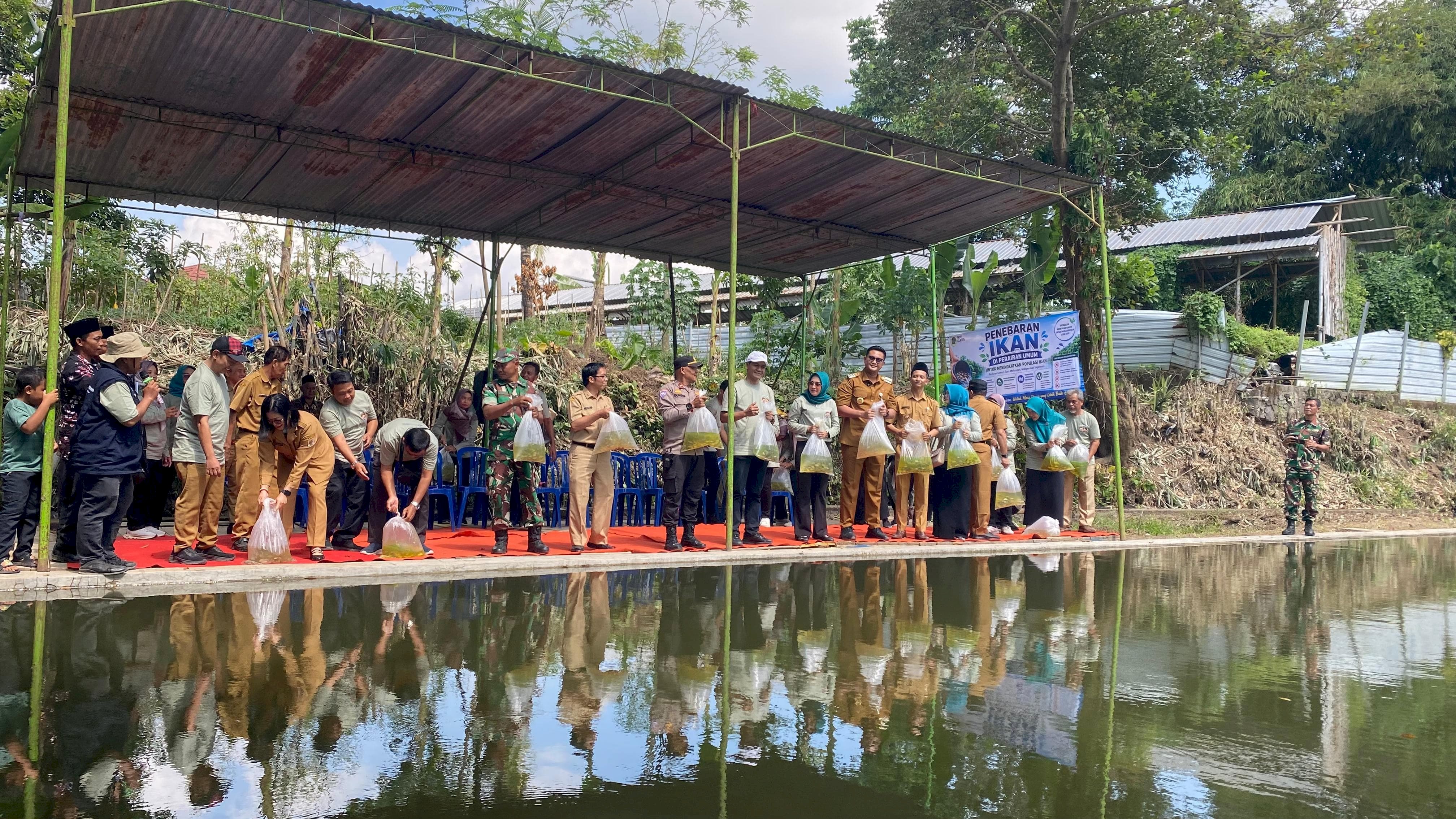 GERAKAN MEMASYARAKATKAN MAKAN IKAN (GEMARIKAN)