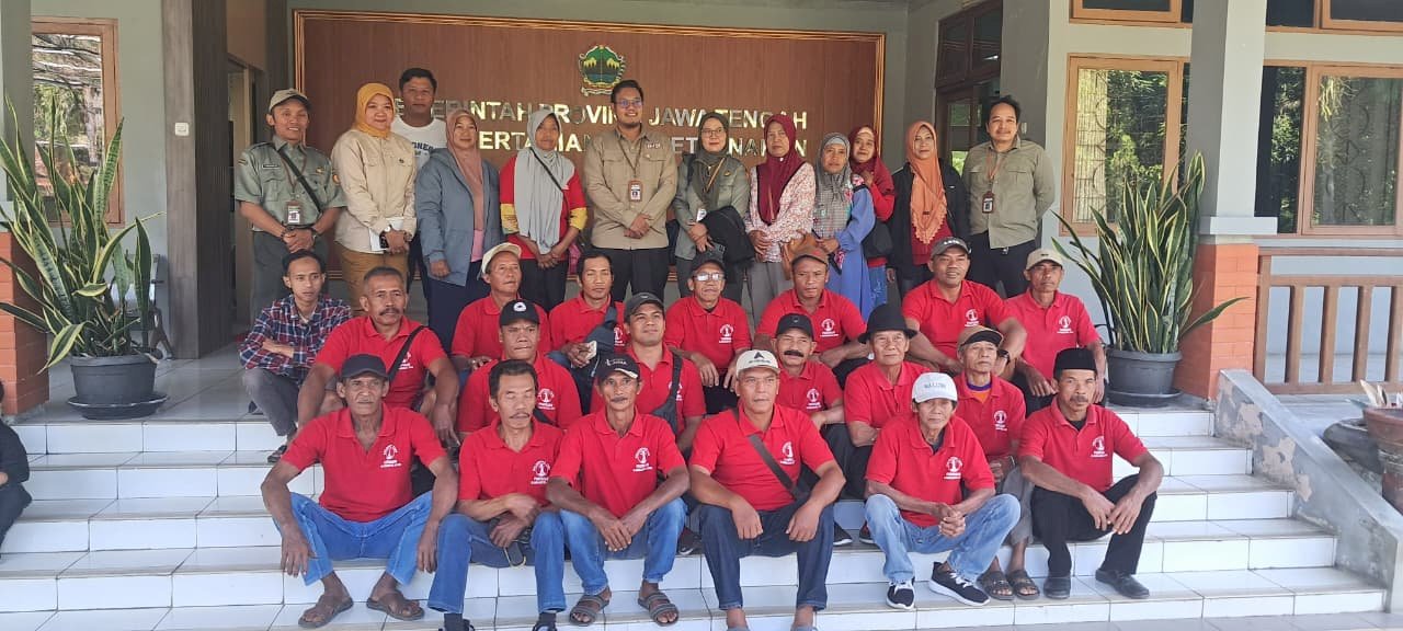 KUNJUNGAN POKTAN PUSPASARI KE BALAI INSEMINASI BUATAN (BIB) UNGARAN PROV JATENG