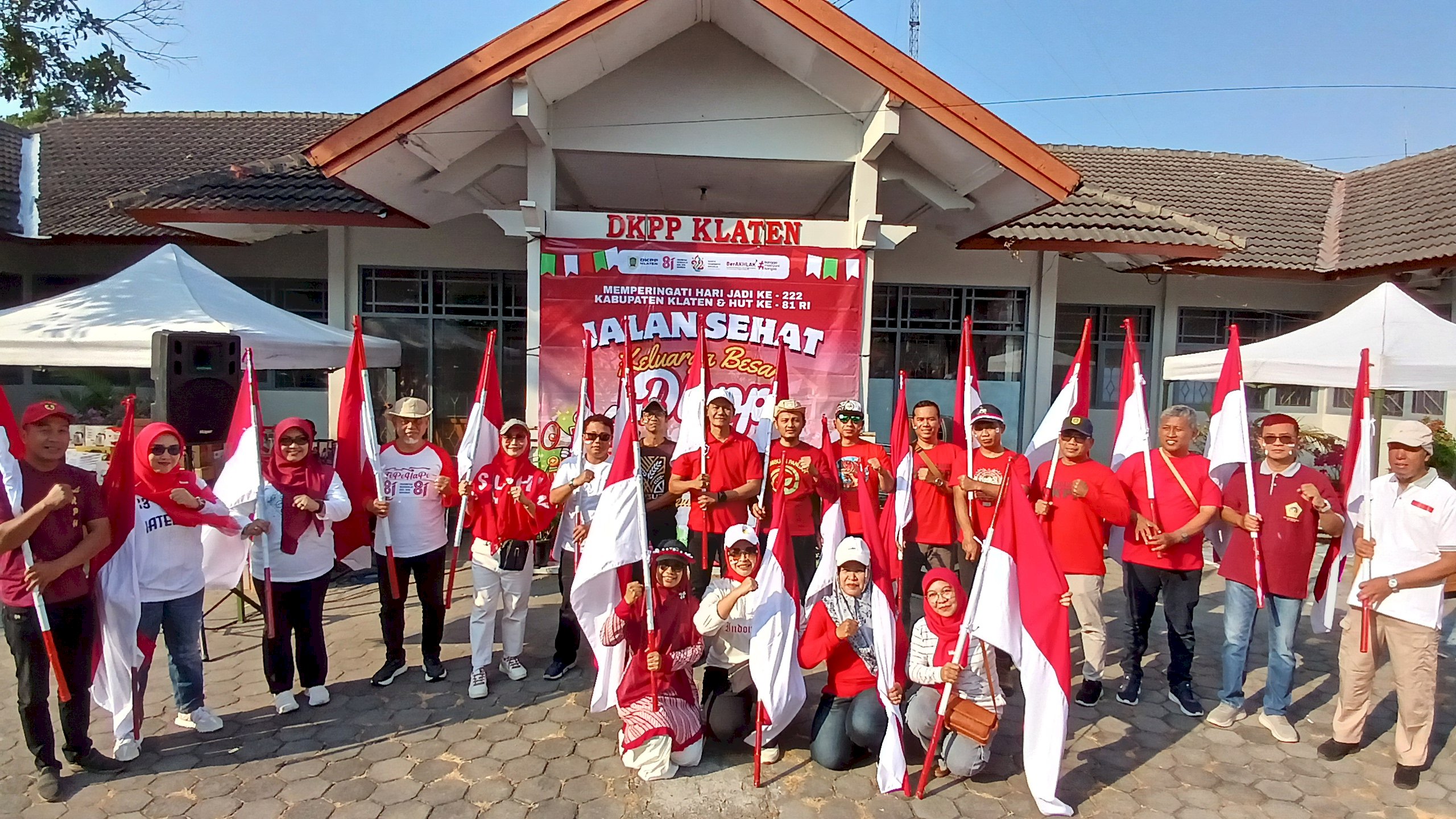 Keluarga Besar DKPP Klaten Meriahkan HUT Ke-222 Klaten dan HUT Ke-81  RI Lewat Jalan Sehat