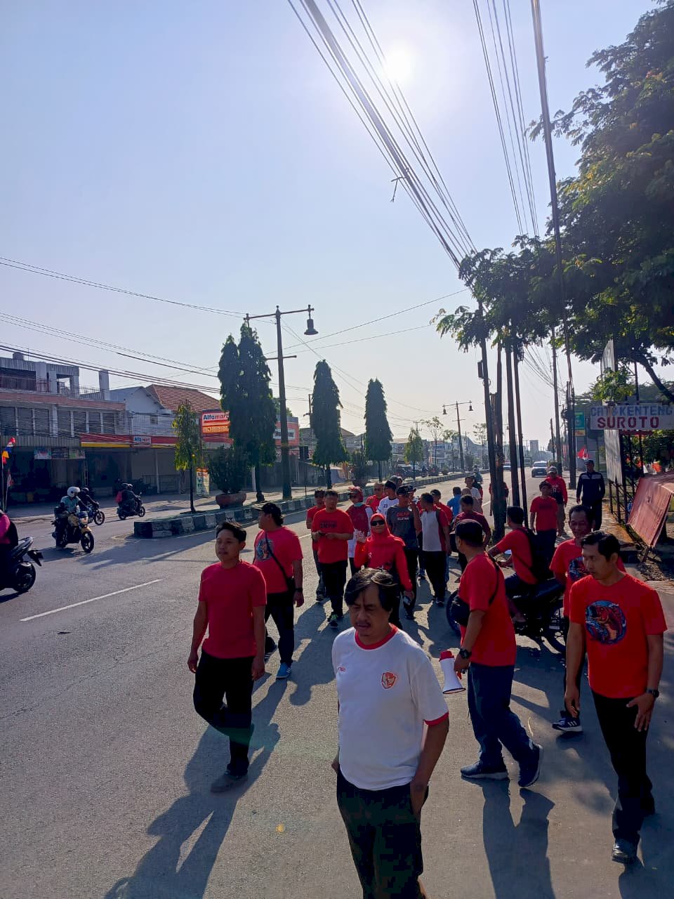 Keluarga Besar DKPP Klaten Meriahkan HUT Ke-222 Klaten dan HUT Ke-81  RI Lewat Jalan Sehat
