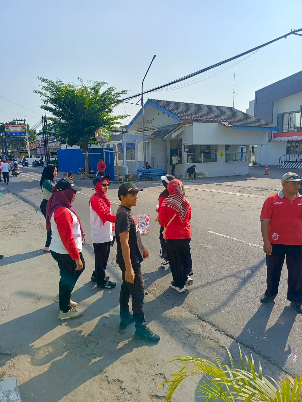 Keluarga Besar DKPP Klaten Meriahkan HUT Ke-222 Klaten dan HUT Ke-81  RI Lewat Jalan Sehat
