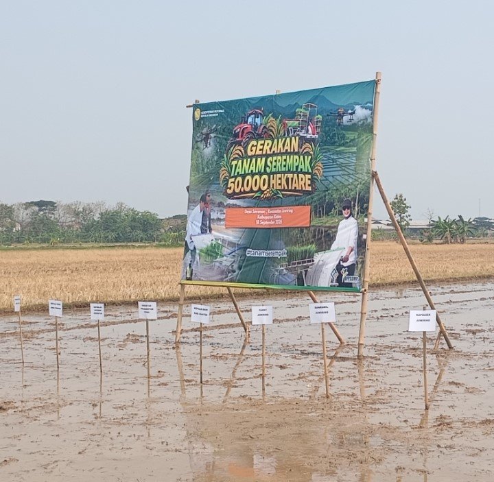 Gerakan Tanam Serempak dan Penyerahan Bantuan Pompa Air di Juwiring - Klaten Sukseskan Gertam 50.000 Ha