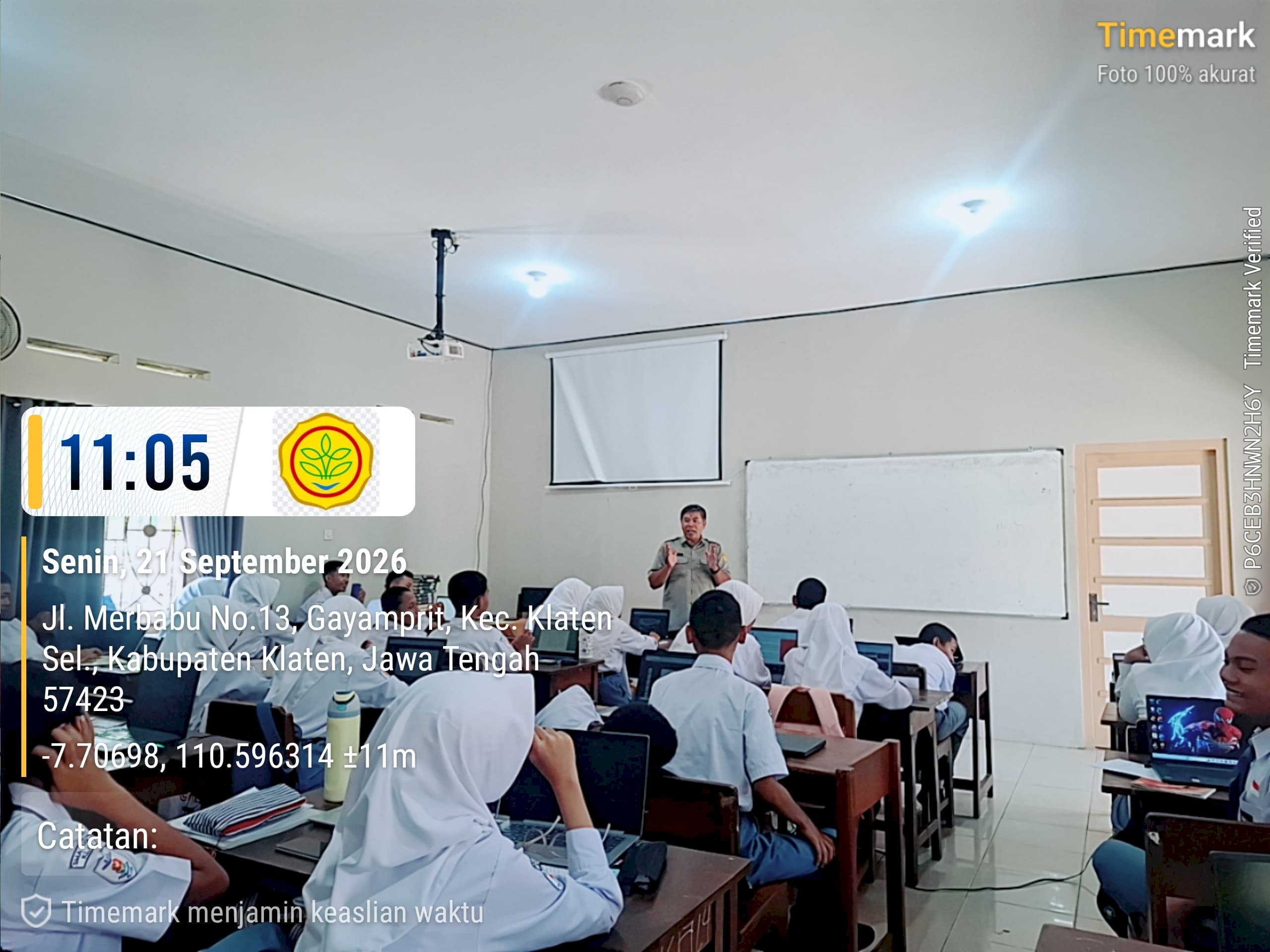 CO-Kurikuler Kelas 10 sebanyak 11 kelas Belajar Budidaya Sayuran Manfaatkan Lahan Sisa Masjid Belakang Sekolah