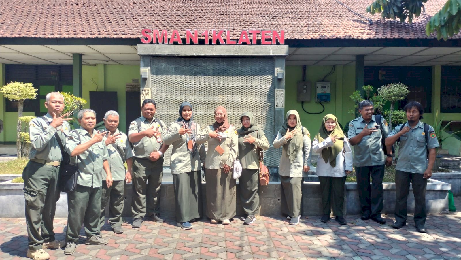 CO-Kurikuler Kelas 10 sebanyak 11 kelas Belajar Budidaya Sayuran Manfaatkan Lahan Sisa Masjid Belakang Sekolah