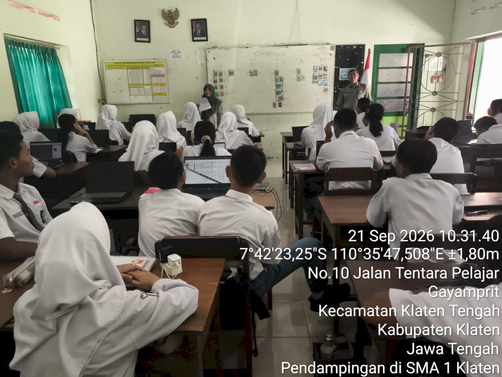 CO-Kurikuler Kelas 10 sebanyak 11 kelas Belajar Budidaya Sayuran Manfaatkan Lahan Sisa Masjid Belakang Sekolah